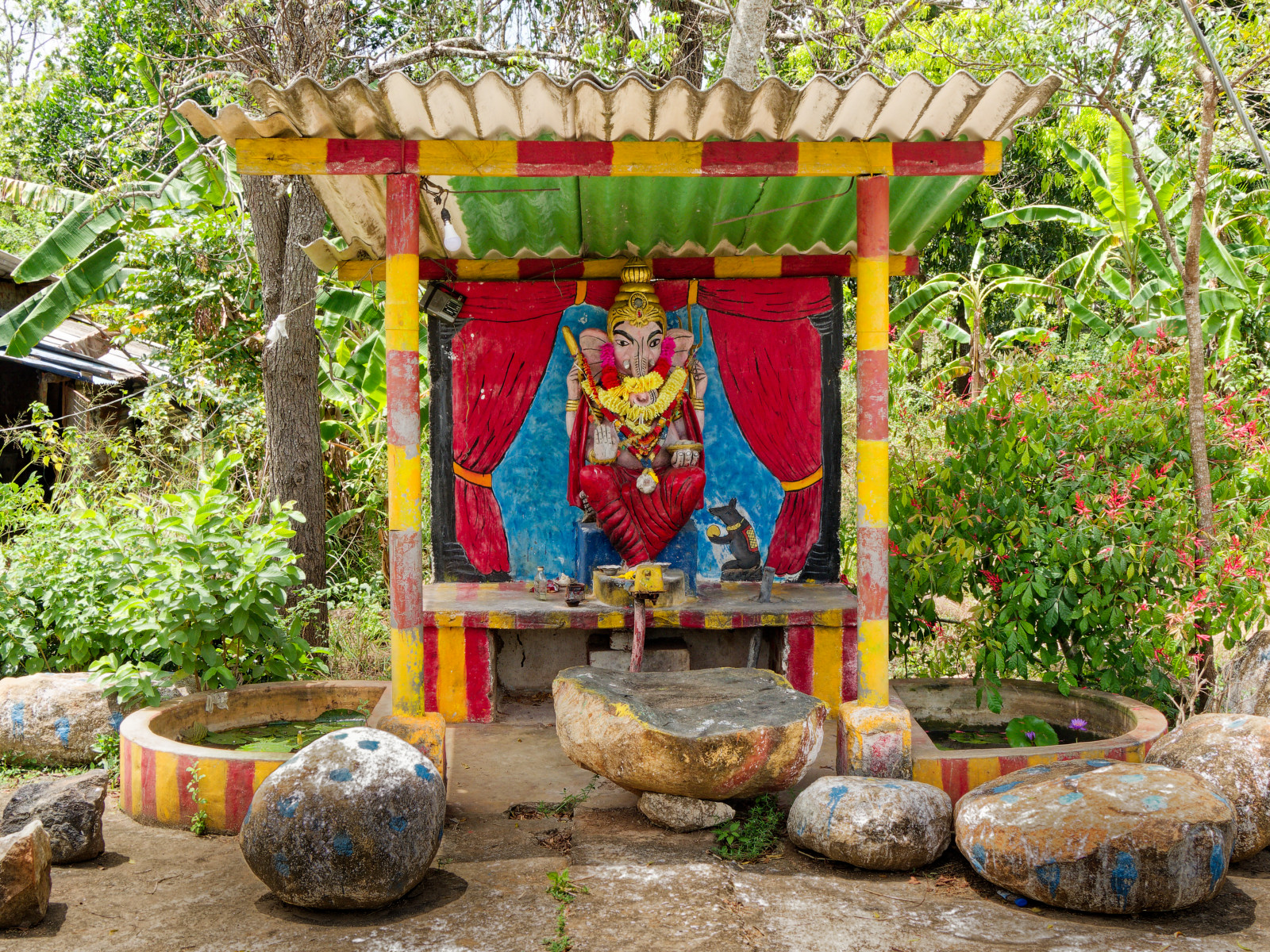 roadside Hindu shrine