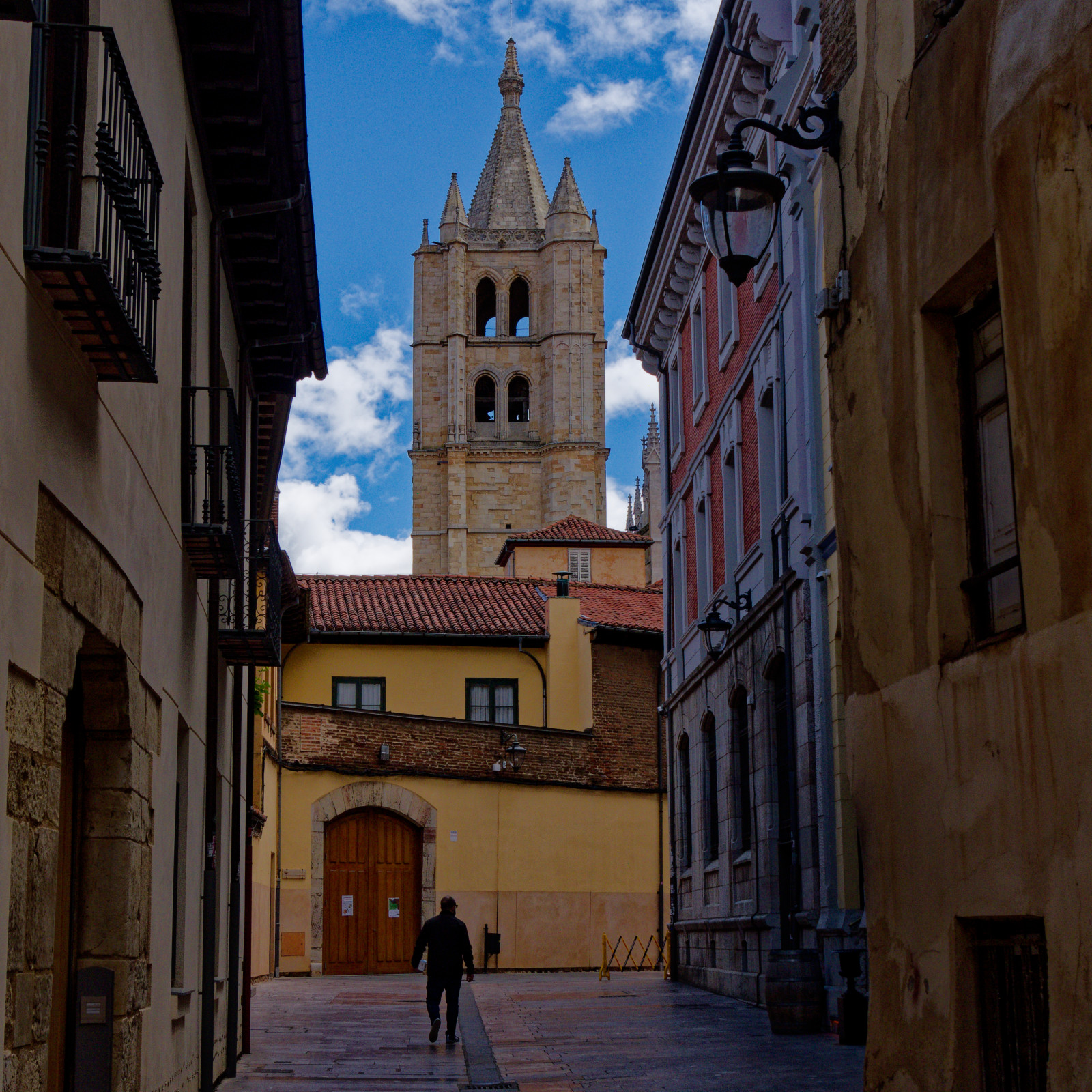 streets of Leon with cathedral